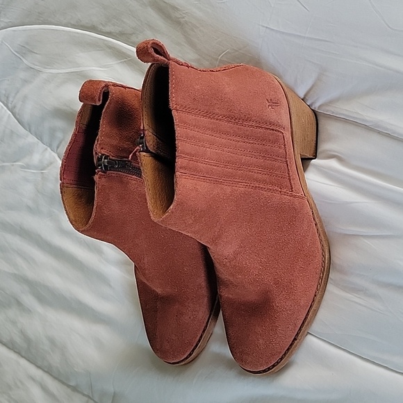 FRYE ALTON CHELSEA BOOTS IN ROSEWOOD - Picture 2 of 16